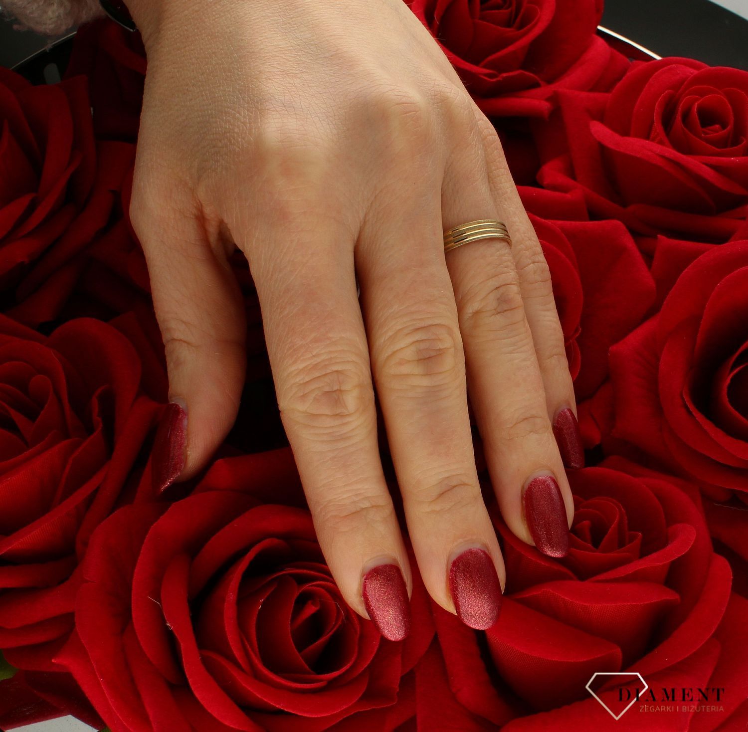 Złota obrączka damska piaskowana w paski 4 mm  Złoto 585  Rozmiar 15.jpg